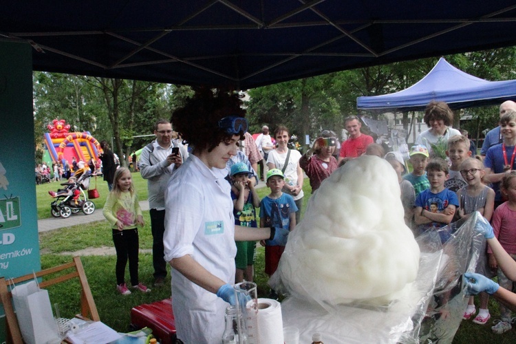 Piknik "Jesteśmy rodziną" na 25-lecie parafii MB Różańcowej