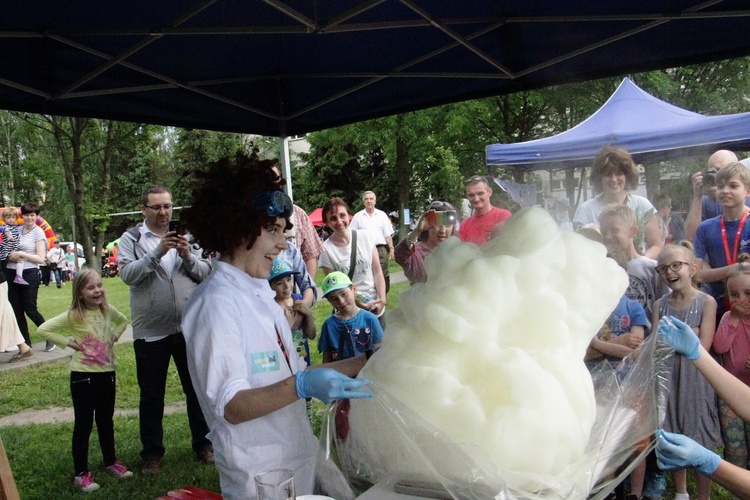 Piknik "Jesteśmy rodziną" na 25-lecie parafii MB Różańcowej