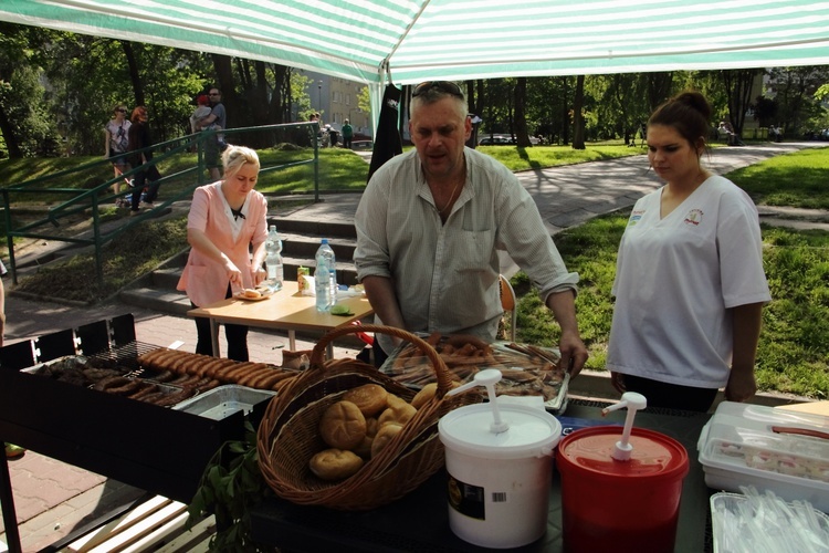 Piknik "Jesteśmy rodziną" na 25-lecie parafii MB Różańcowej