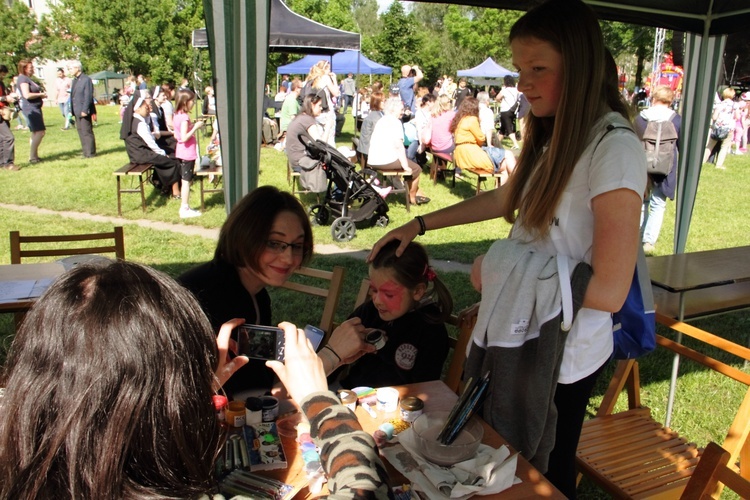 Piknik "Jesteśmy rodziną" na 25-lecie parafii MB Różańcowej