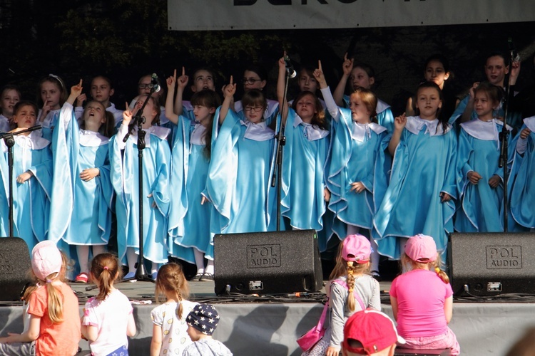 Piknik "Jesteśmy rodziną" na 25-lecie parafii MB Różańcowej