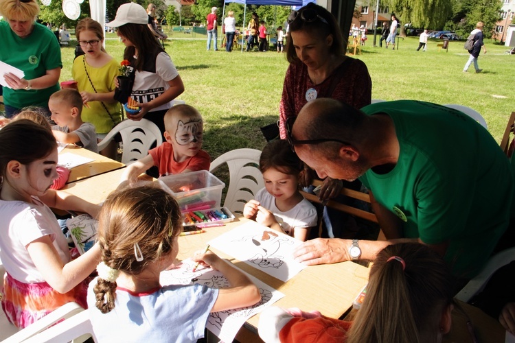 Piknik "Jesteśmy rodziną" na 25-lecie parafii MB Różańcowej