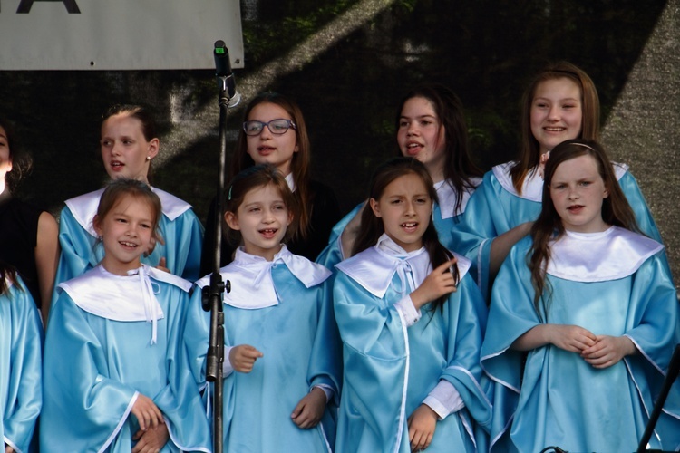 Piknik "Jesteśmy rodziną" na 25-lecie parafii MB Różańcowej