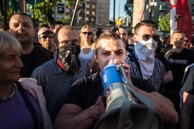 Demonstracje przeciw "Klątwie"