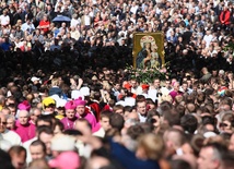Tysiące mężczyzn pielgrzymują do Piekar