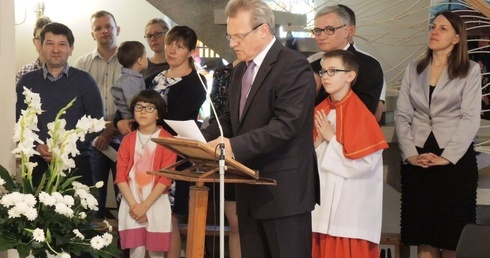 Henryk Zloch, przewodniczący rady duszpasterskiej i członkowie Domowego Kościoła z Wisły Centrum