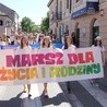 Na czele marszu szła młodzież z "Pijarskiej"