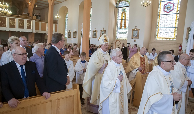 Od 100 lat okryci Jej płaszczem