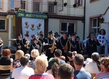 Orkiestra Międzyborów, która zadbała o oprawę Eucharystii i przemarsz dała także koncert na rozpoczęcie festynu