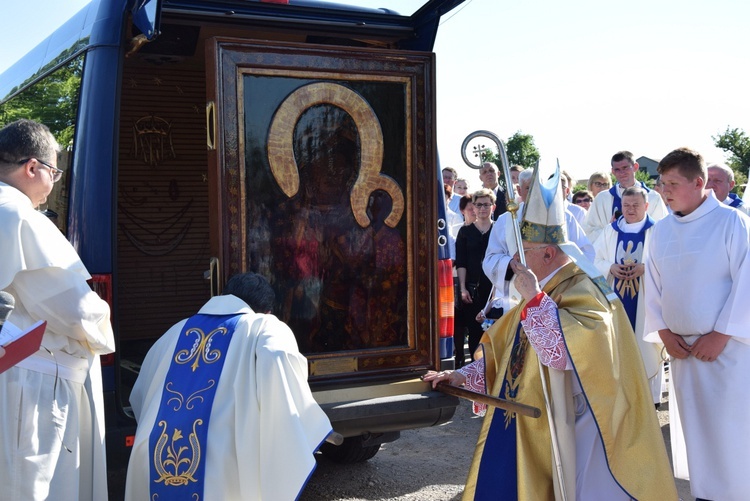 Powitanie ikony MB Częstochowskiej w Oszkowicach