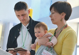 	Na zakończenie spotkania małżeństwa zawierzyły swoje życie Maryi.