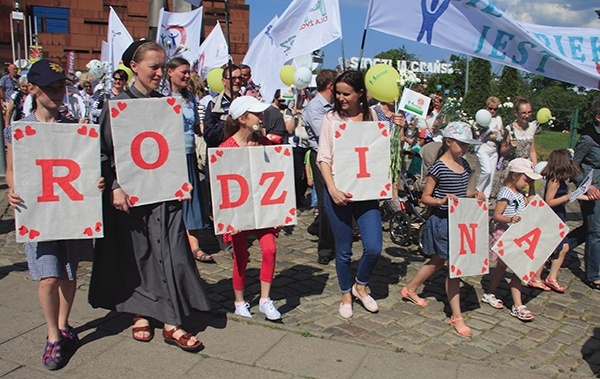 – To będzie wielkie i bardzo radosne wydarzenie. W końcu nie spotykamy się, żeby protestować, ale wyrazić naszą pochwałę dla życia i rodziny – mówi W. Jaroszewicz.