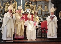 ▲	Od lewej: abp Salvatore Pennacchio, kard. Pietro Parolin, abp Andrzej Józwowicz i bp Andrzej F. Dziuba.