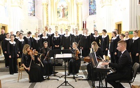 Występ z kwartetem smyczkowym „Apotheosis” w kościele św. Jakuba w Podegrodziu.