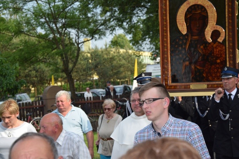 Powianie ikony MB Częstochowskiej w Starym Waliszewie