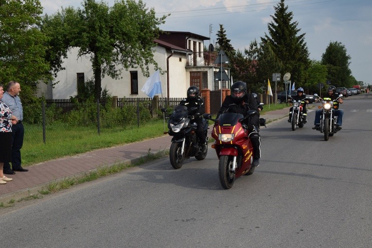 Powianie ikony MB Częstochowskiej w Starym Waliszewie