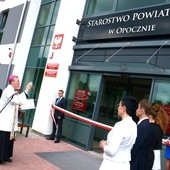 Gmach starostwa poświęcił bp Piotr Turzyński