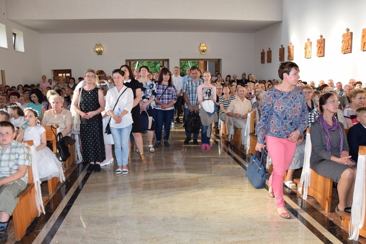 Powitanie ikony MB Częstochowskiej w parafii św. Maksymiliana w Głownie