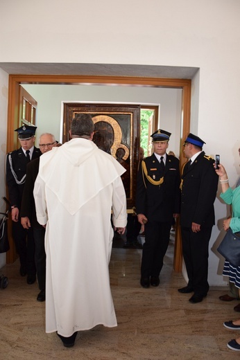 Powitanie ikony MB Częstochowskiej w parafii św. Maksymiliana w Głownie