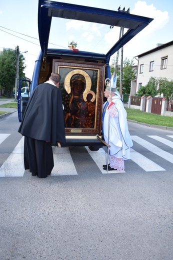 Powitanie ikony MB Częstochowskiej w parafii św. Maksymiliana w Głownie