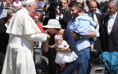 Papież: Rodziny nie są muzeum, ale skarbem