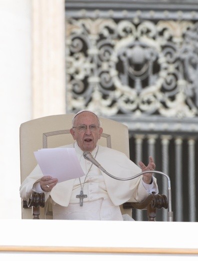 Papież: Kapłan traci życie dla Boga i ludzi