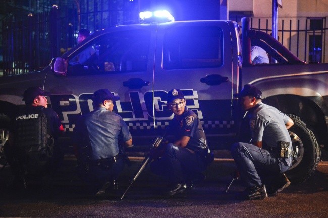 Strzały i eksplozje w hotelu w Manili