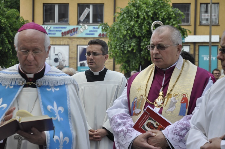 Powitanie ikony MB Częstochowskiej w parafii św. Jakuba w Głownie