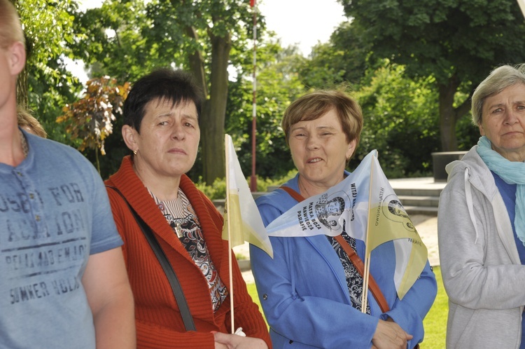 Powitanie ikony MB Częstochowskiej w parafii św. Jakuba w Głownie