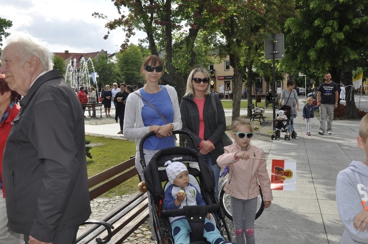 Powitanie ikony MB Częstochowskiej w parafii św. Jakuba w Głownie