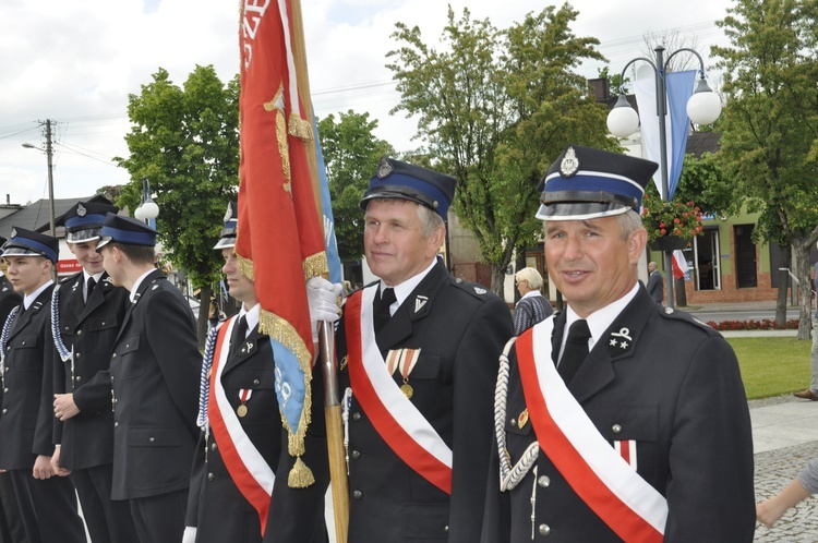 Powitanie ikony MB Częstochowskiej w parafii św. Jakuba w Głownie