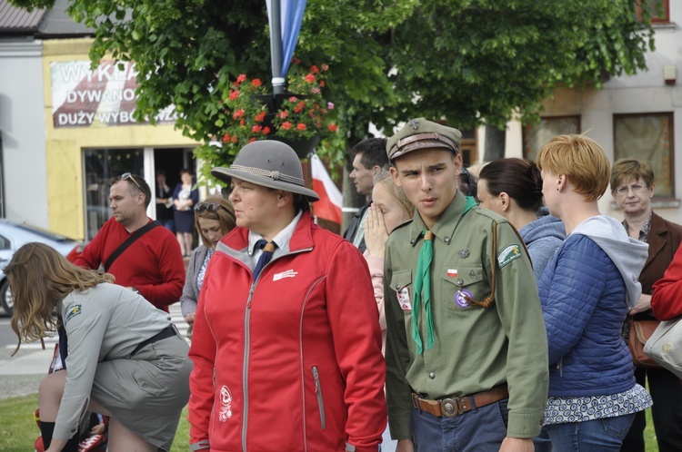 Powitanie ikony MB Częstochowskiej w parafii św. Jakuba w Głownie