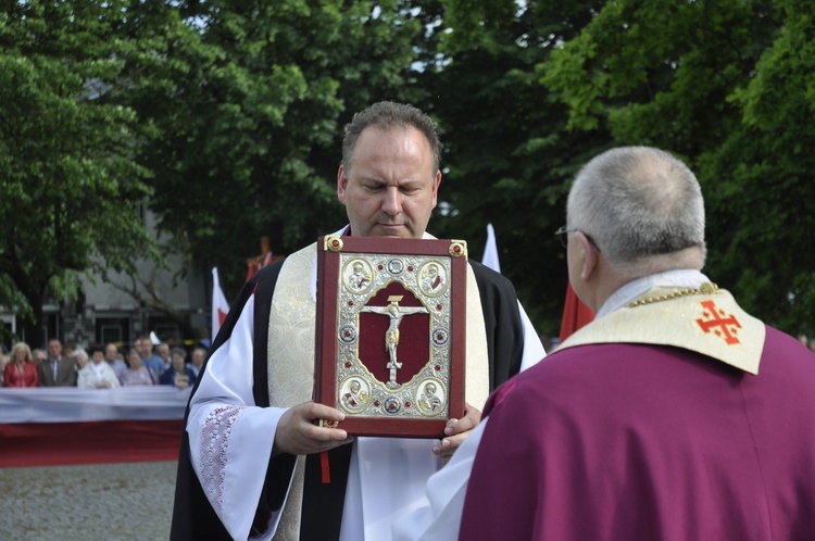 Powitanie ikony MB Częstochowskiej w parafii św. Jakuba w Głownie