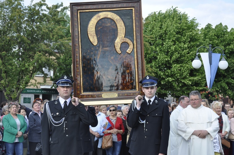 Powitanie ikony MB Częstochowskiej w parafii św. Jakuba w Głownie