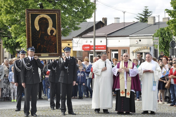 Powitanie ikony MB Częstochowskiej w parafii św. Jakuba w Głownie