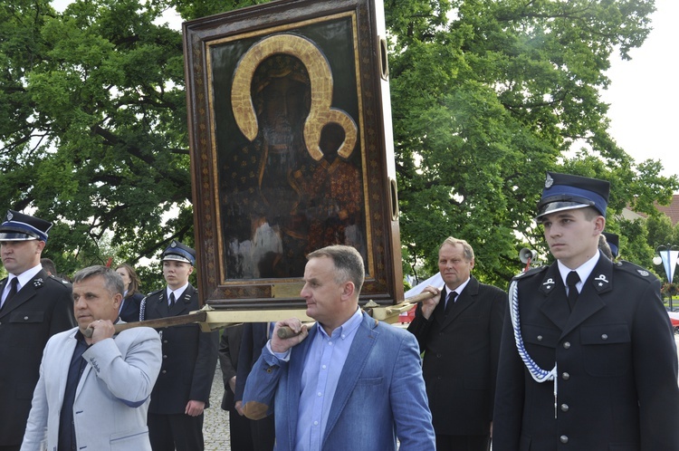 Powitanie ikony MB Częstochowskiej w parafii św. Jakuba w Głownie