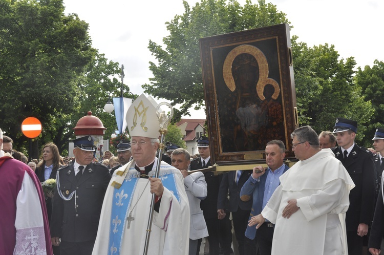 Powitanie ikony MB Częstochowskiej w parafii św. Jakuba w Głownie