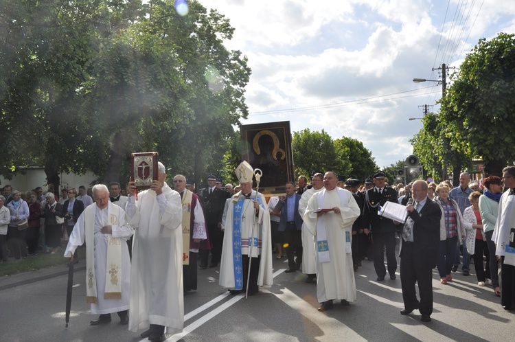 Powitanie ikony MB Częstochowskiej w parafii św. Jakuba w Głownie