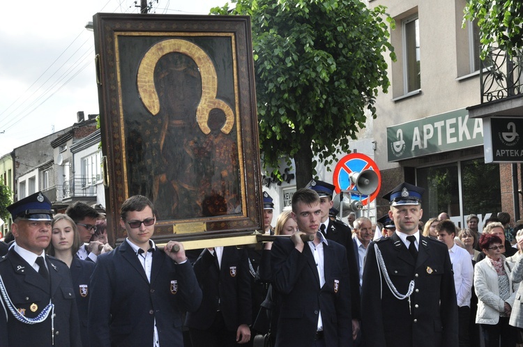 Powitanie ikony MB Częstochowskiej w parafii św. Jakuba w Głownie