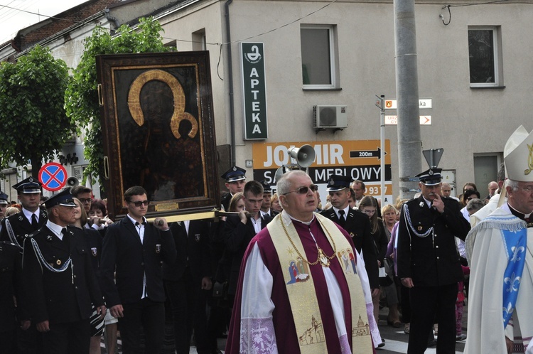 Powitanie ikony MB Częstochowskiej w parafii św. Jakuba w Głownie