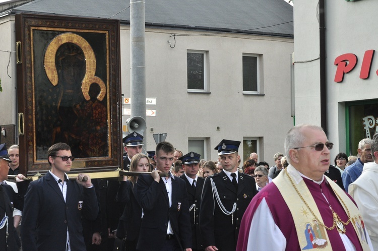 Powitanie ikony MB Częstochowskiej w parafii św. Jakuba w Głownie