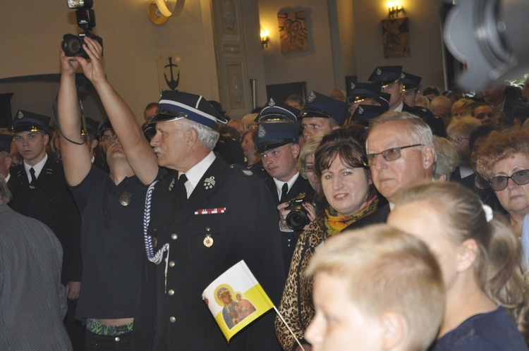 Powitanie ikony MB Częstochowskiej w parafii św. Jakuba w Głownie