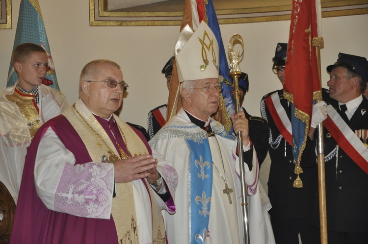 Powitanie ikony MB Częstochowskiej w parafii św. Jakuba w Głownie