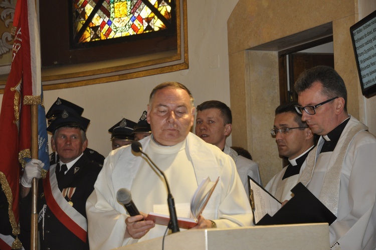 Powitanie ikony MB Częstochowskiej w parafii św. Jakuba w Głownie