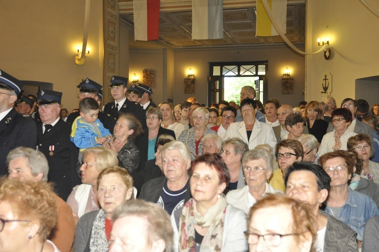 Powitanie ikony MB Częstochowskiej w parafii św. Jakuba w Głownie