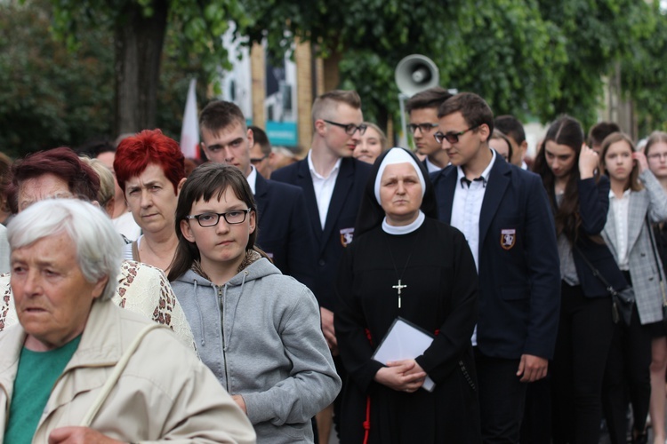 Powitanie ikony MB Częstochowskiej w parafii św. Jakuba w Głownie