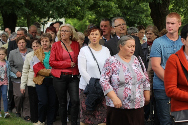 Powitanie ikony MB Częstochowskiej w parafii św. Jakuba w Głownie