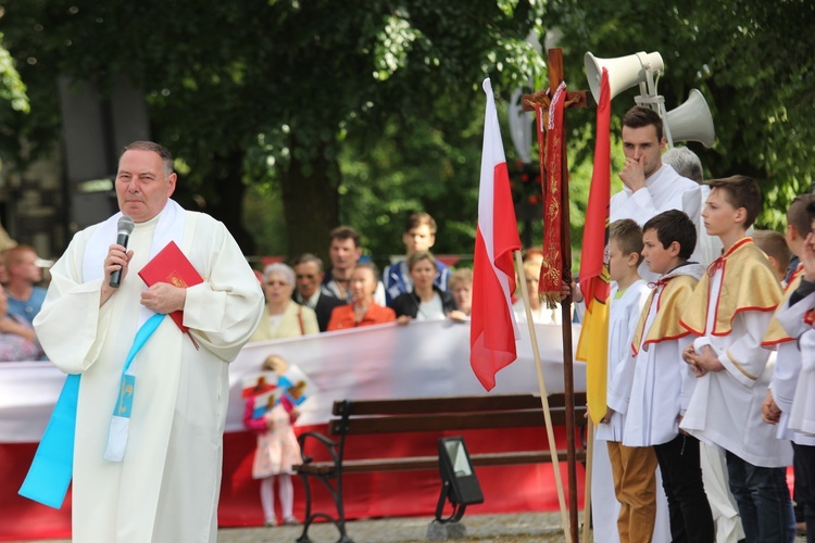 Powitanie ikony MB Częstochowskiej w parafii św. Jakuba w Głownie