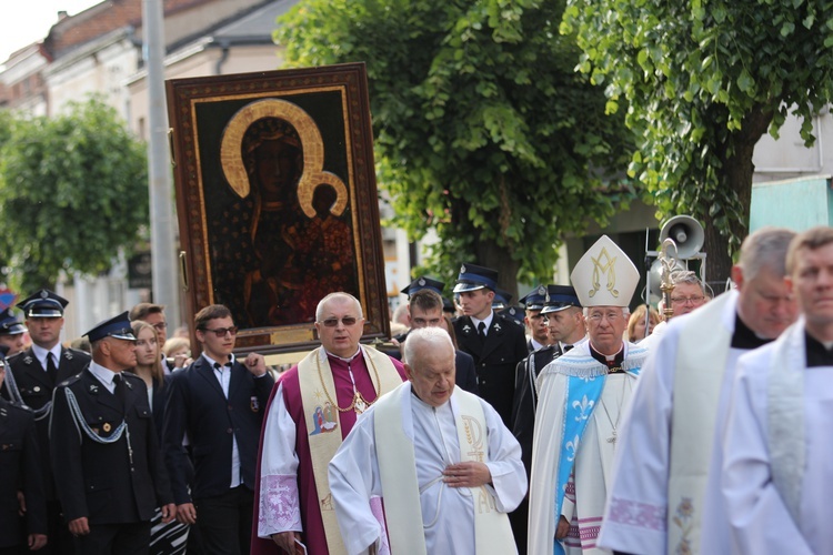 Powitanie ikony MB Częstochowskiej w parafii św. Jakuba w Głownie