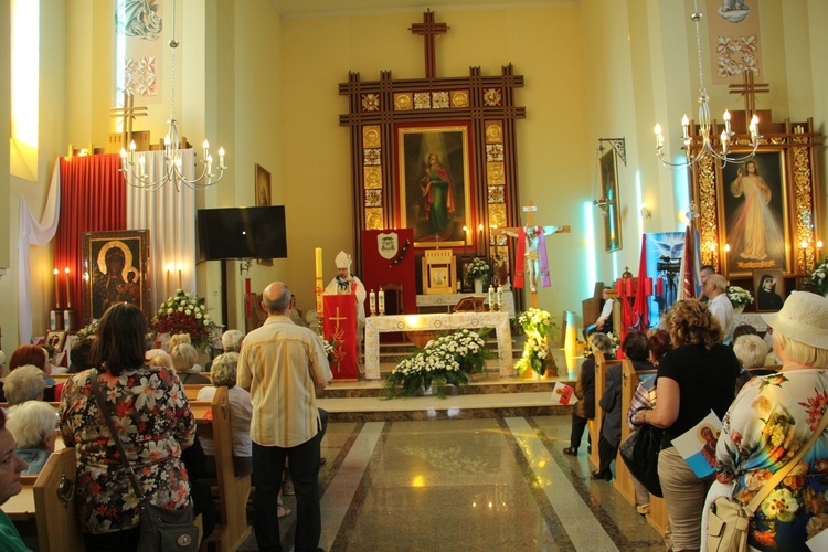 Powitanie ikony MB Częstochowskiej w parafii św. Barbary w Głownie